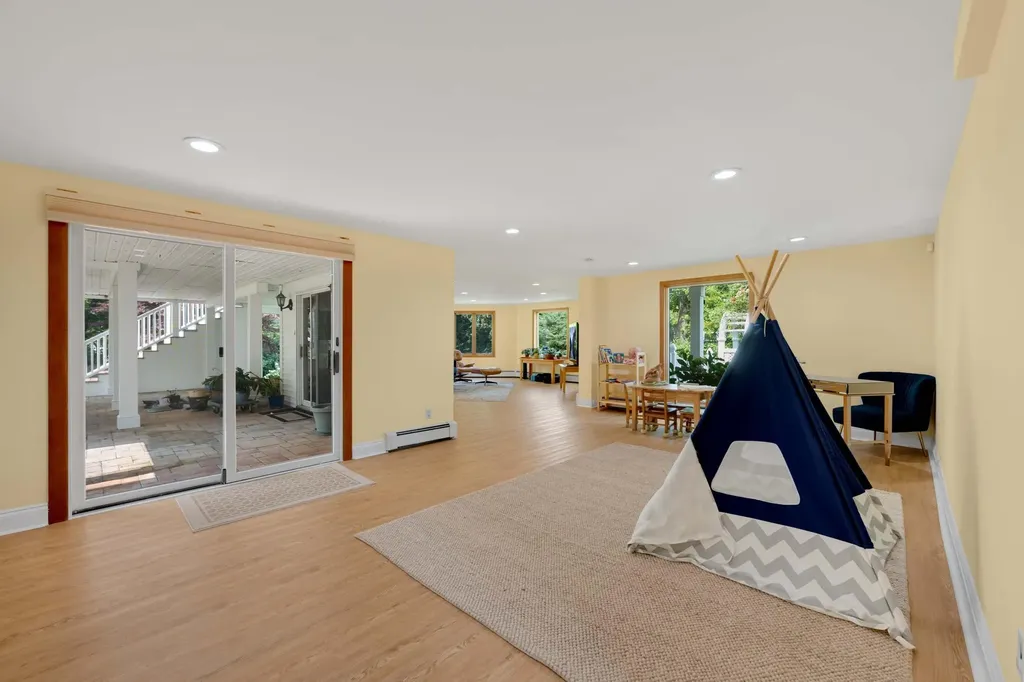 18 Peppermint Road Commack NY 11725