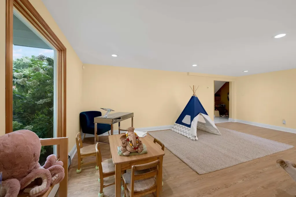 18 Peppermint Road Commack NY 11725