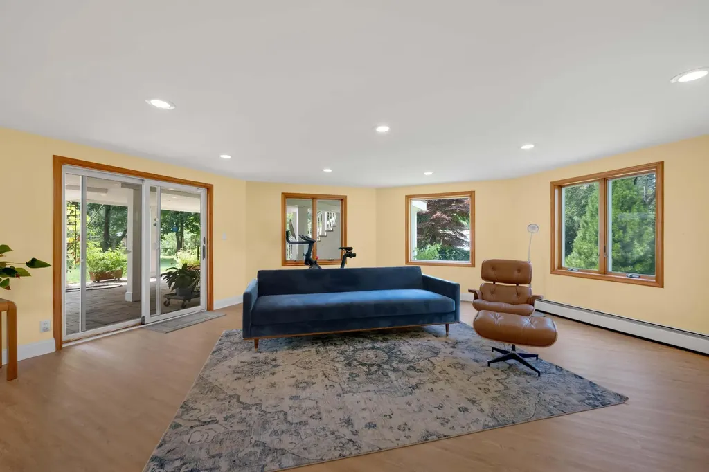 18 Peppermint Road Commack NY 11725