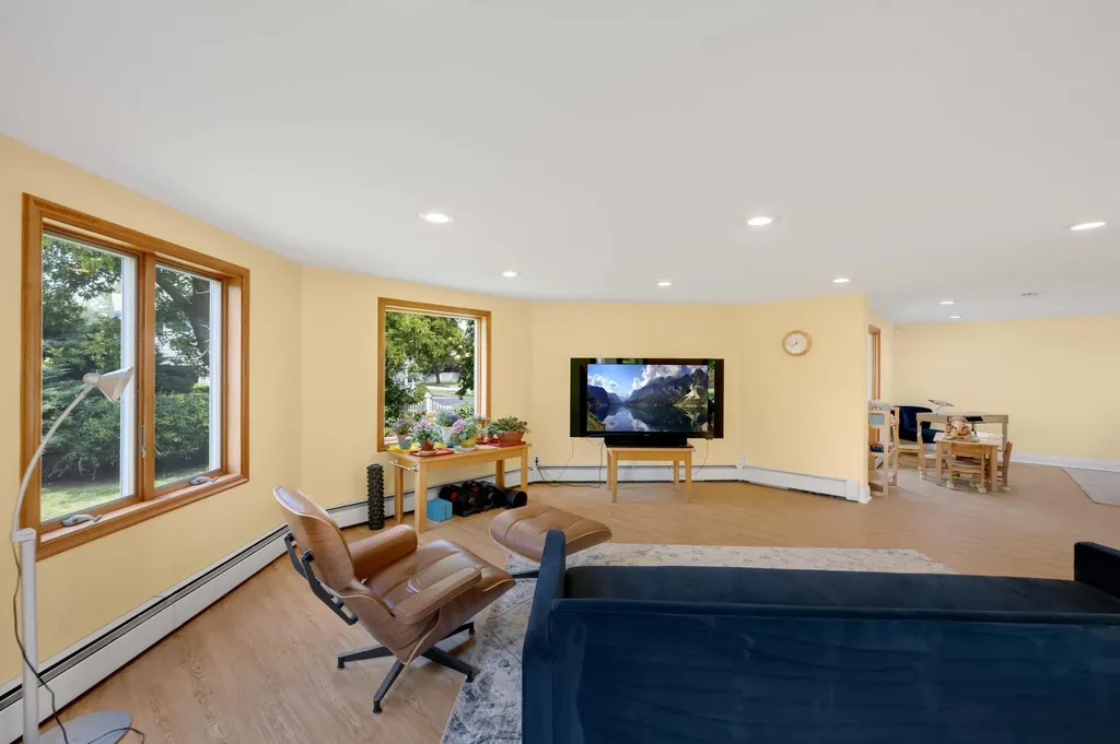 18 Peppermint Road Commack NY 11725