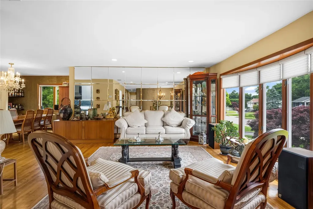 18 Peppermint Road Commack NY 11725