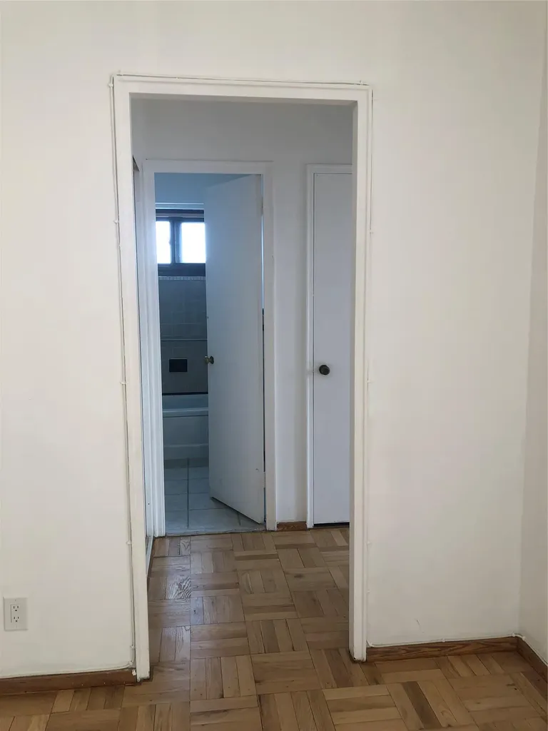 2180 33rd Road Astoria NY 11106