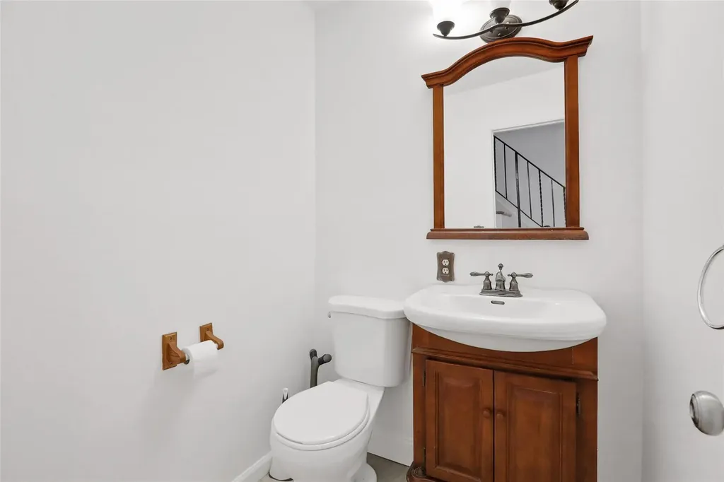 8 Roundtree Court Beacon NY 12508