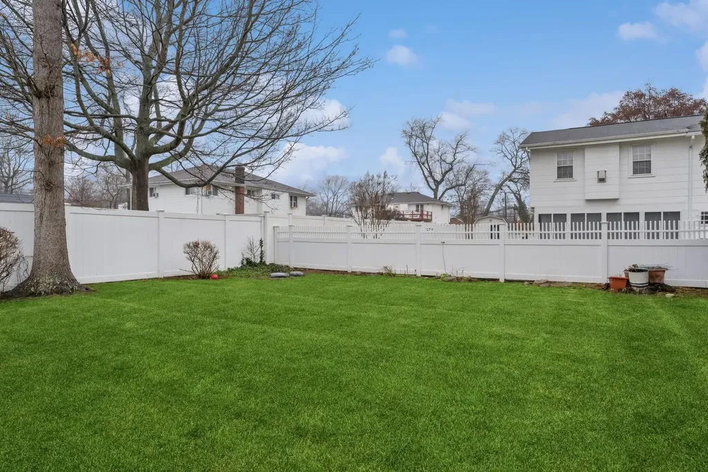 60 Putnam Avenue West Babylon NY 11704