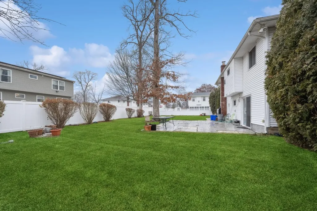 60 Putnam Avenue West Babylon NY 11704