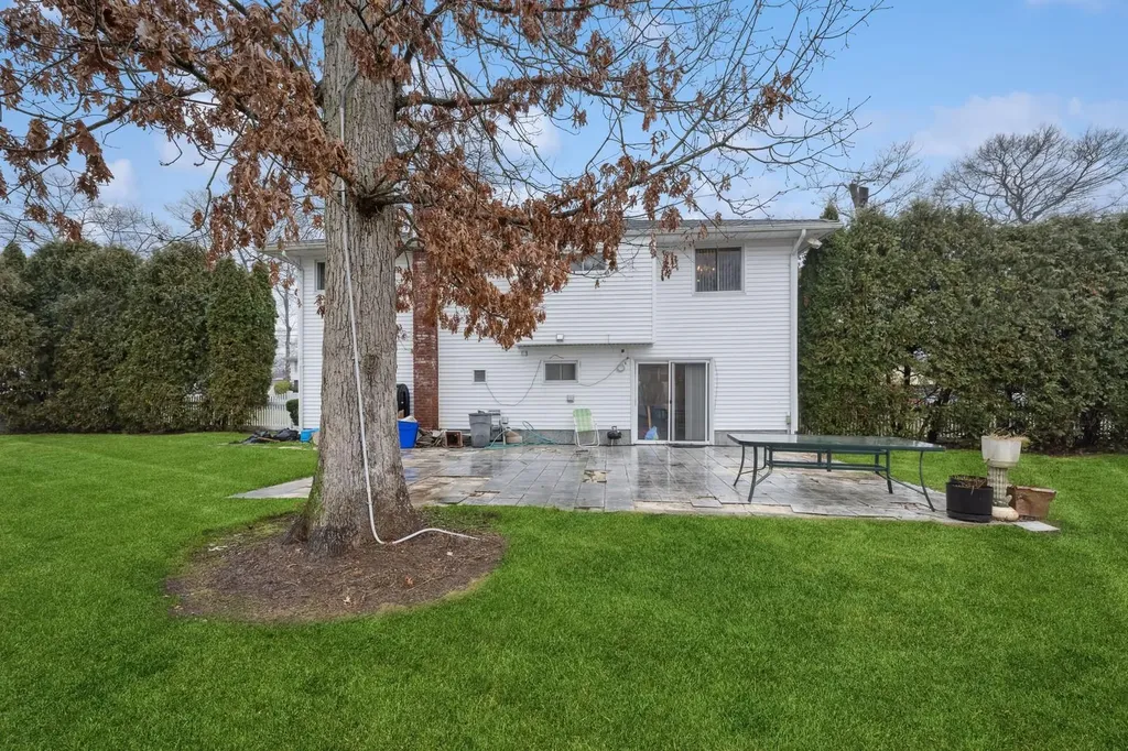 60 Putnam Avenue West Babylon NY 11704
