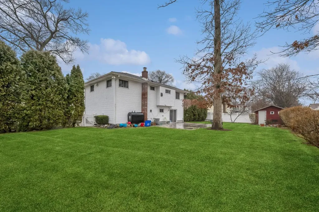 60 Putnam Avenue West Babylon NY 11704