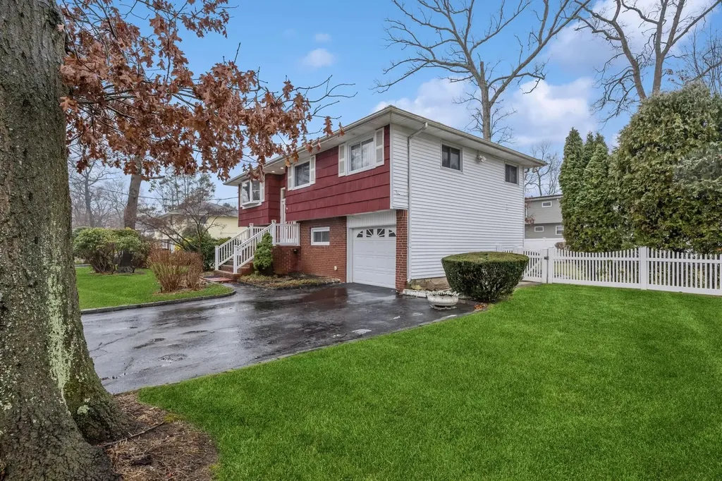 60 Putnam Avenue West Babylon NY 11704