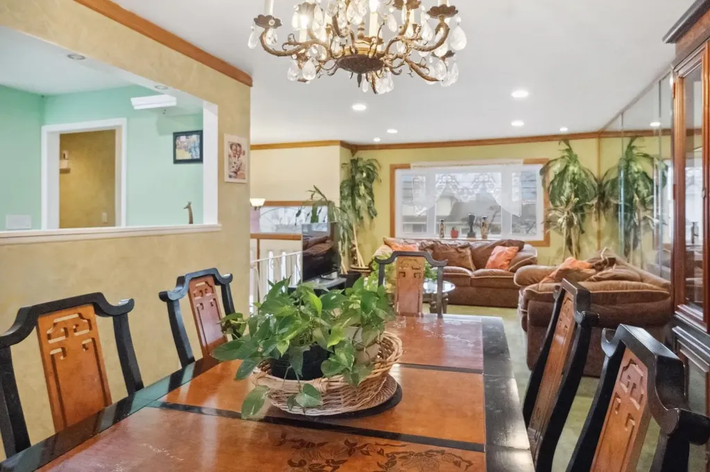 60 Putnam Avenue West Babylon NY 11704