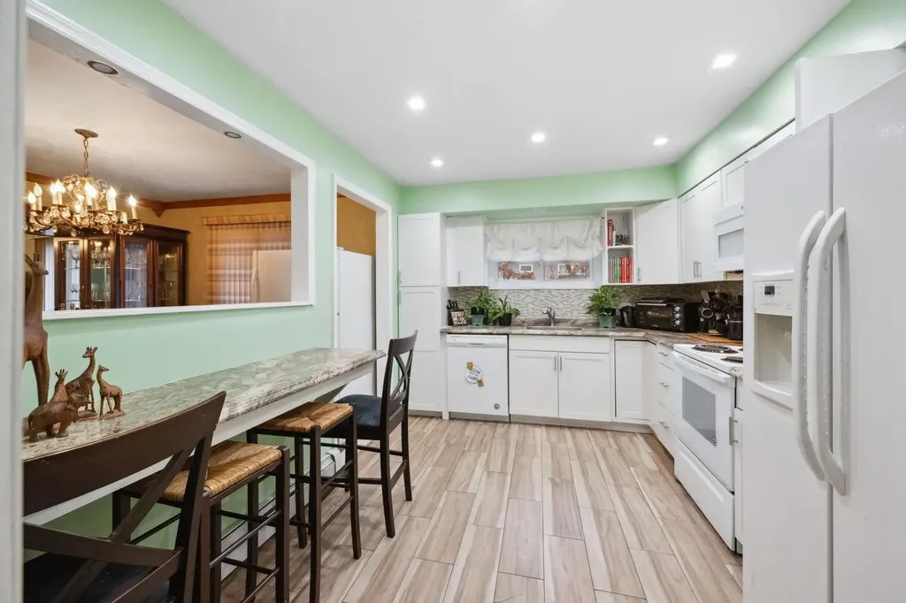 60 Putnam Avenue West Babylon NY 11704