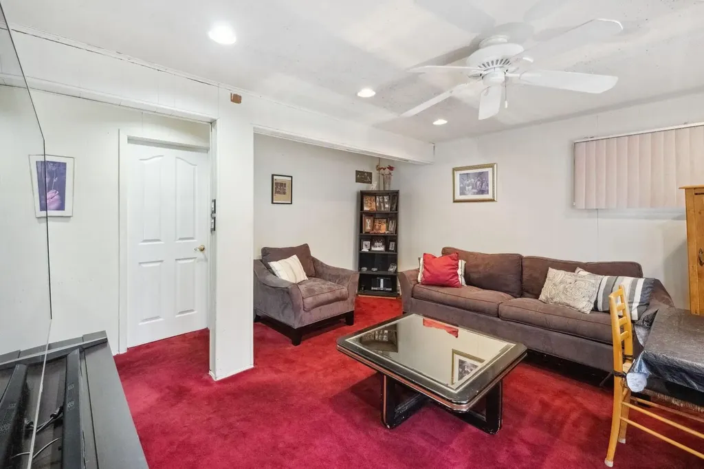 60 Putnam Avenue West Babylon NY 11704