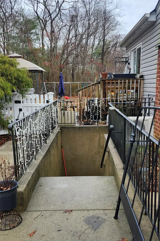 5 Karls Road Yaphank NY 11980