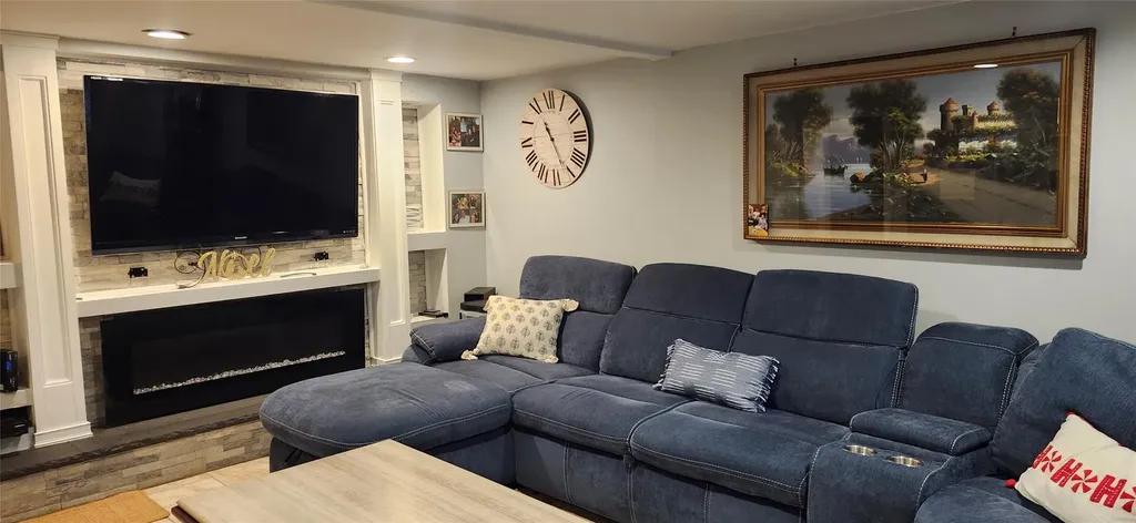 5 Karls Road Yaphank NY 11980