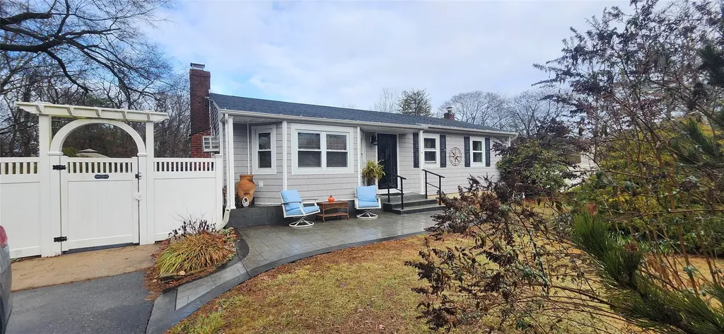 5 Karls Road Yaphank NY 11980
