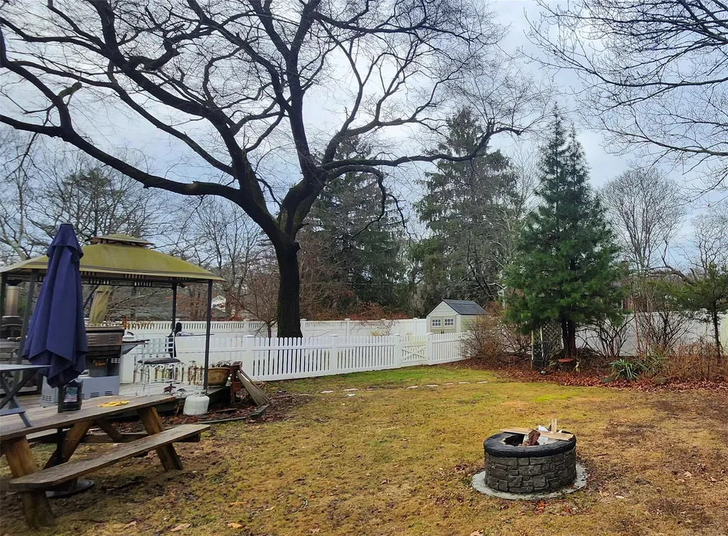 5 Karls Road Yaphank NY 11980