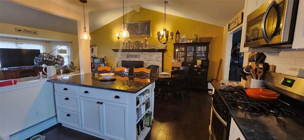 5 Karls Road Yaphank NY 11980