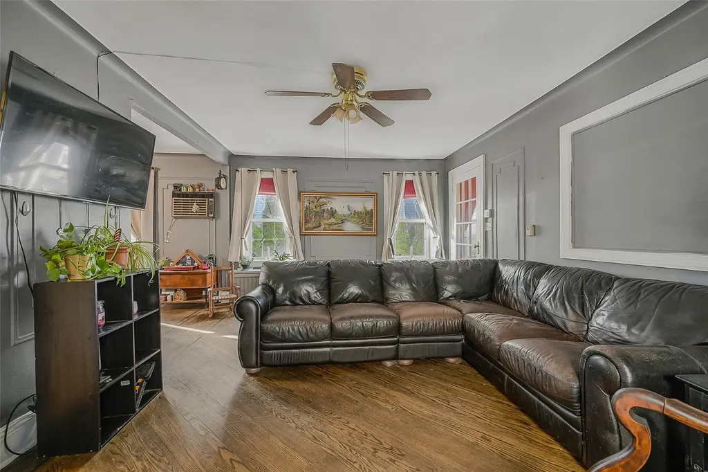 34 Orleans Road Valley Stream NY 11581