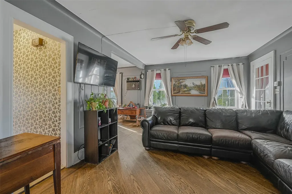 34 Orleans Road Valley Stream NY 11581