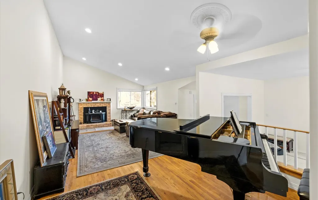 1020 Commack Road Dix Hills NY 11746