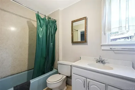 208 Aka 685 Knapp Place Greenport NY 11944