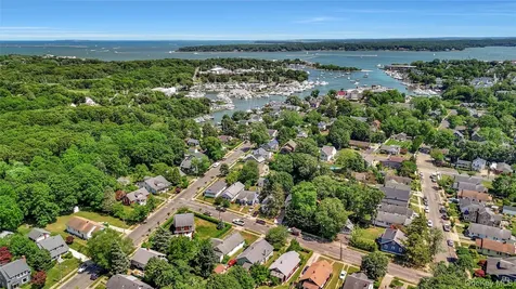 208 Aka 685 Knapp Place Greenport NY 11944