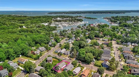 208 Aka 685 Knapp Place Greenport NY 11944