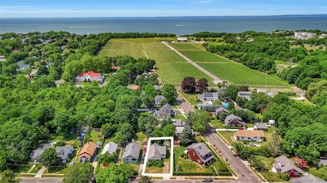 208 Aka 685 Knapp Place Greenport NY 11944