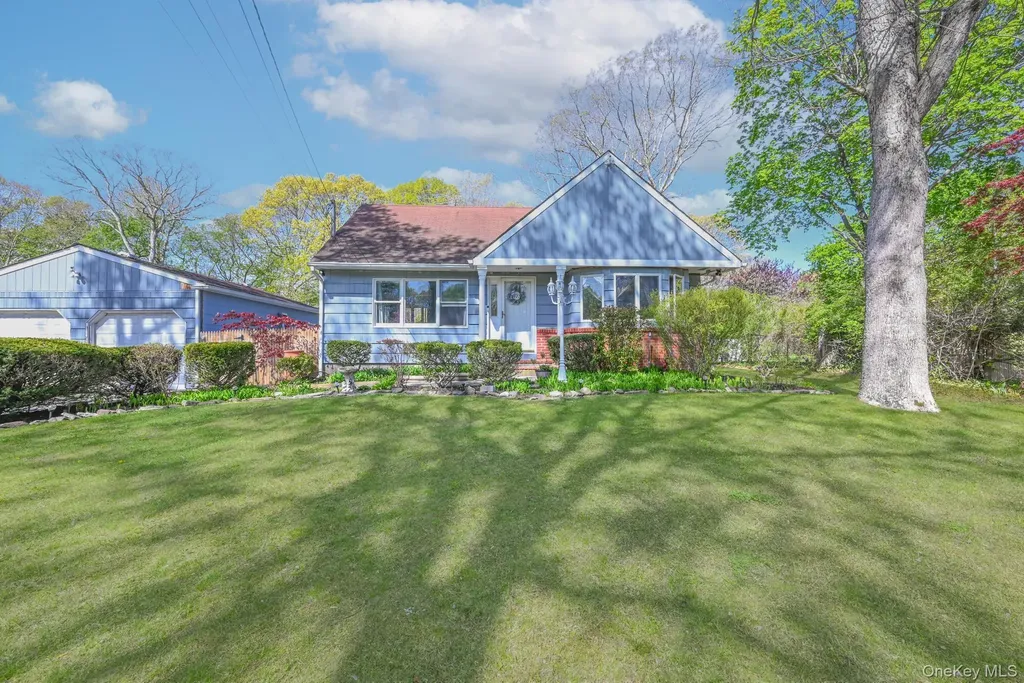 86 Abinet Court Selden NY 11784