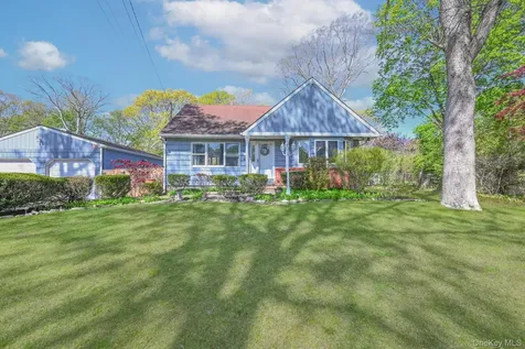 86 Abinet Court Selden NY 11784