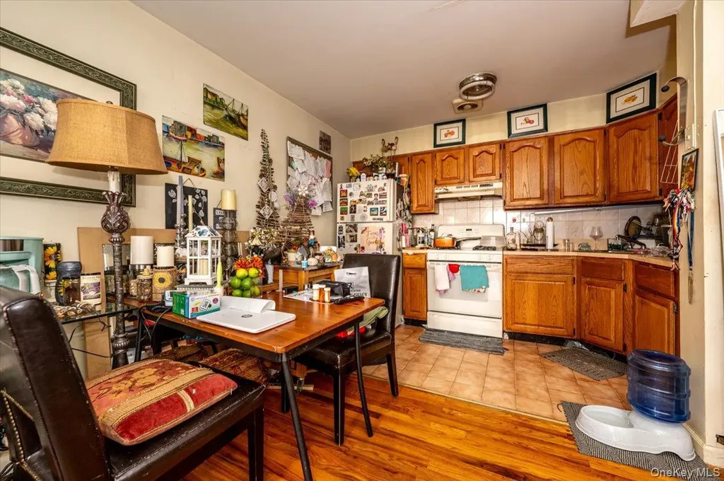 2873 Roebling Avenue Bronx NY 10461