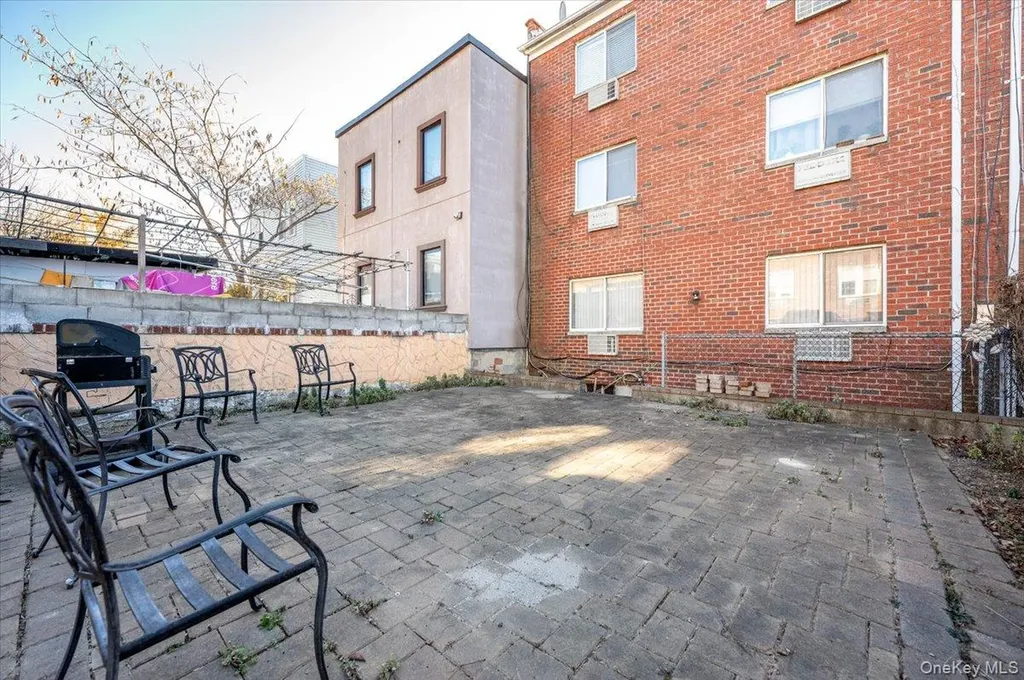 2873 Roebling Avenue Bronx NY 10461