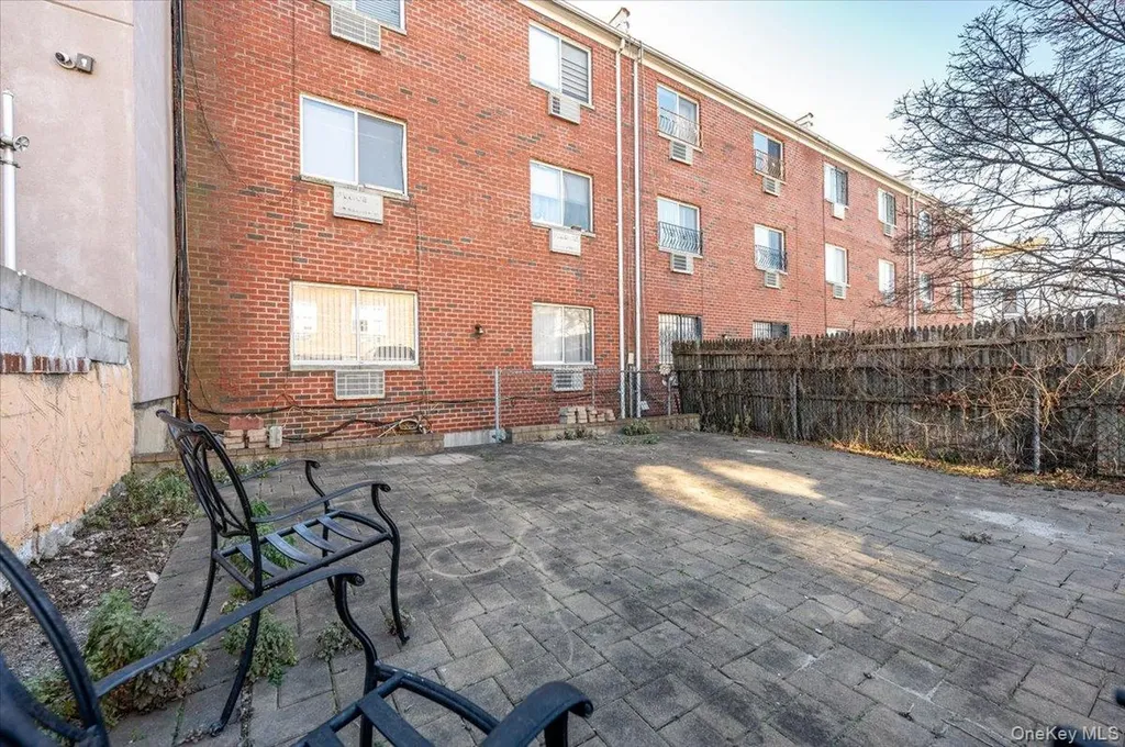 2873 Roebling Avenue Bronx NY 10461