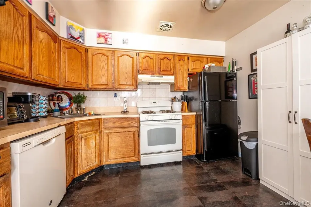 2873 Roebling Avenue Bronx NY 10461
