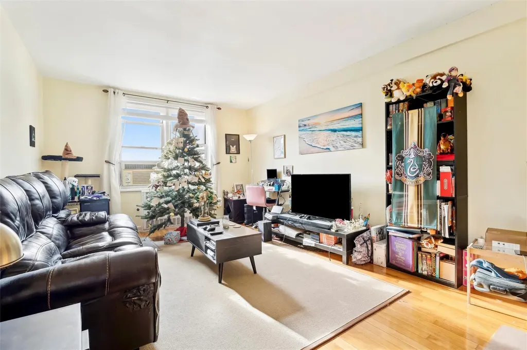 5635 Netherland Avenue Bronx NY 10471