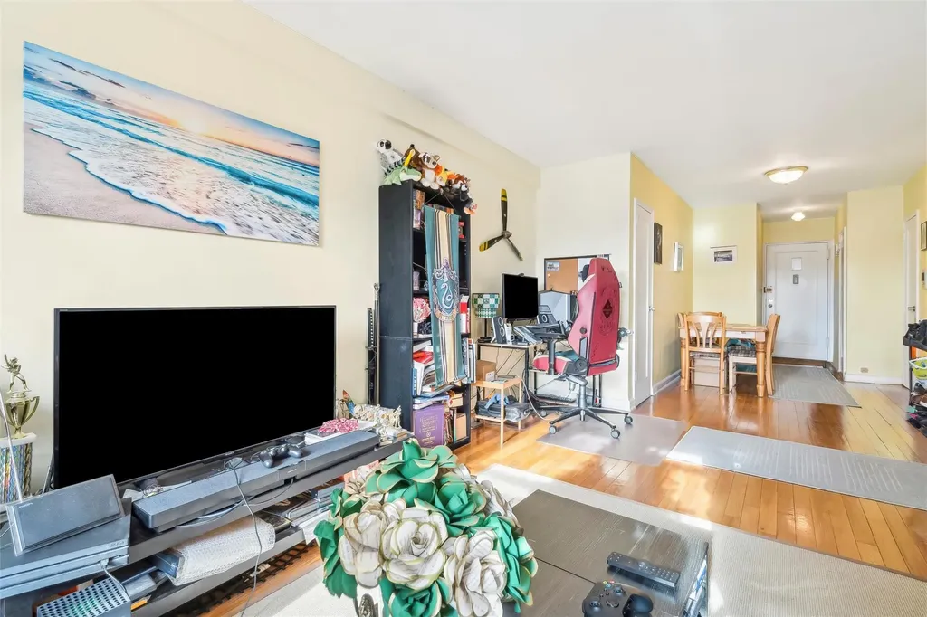 5635 Netherland Avenue Bronx NY 10471