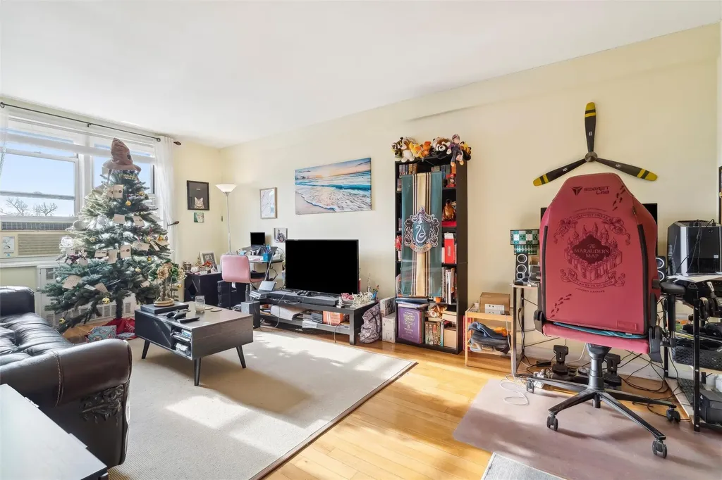 5635 Netherland Avenue Bronx NY 10471