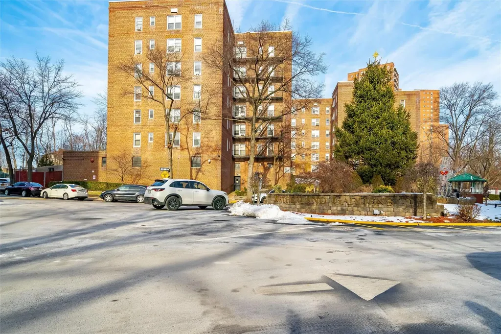 5635 Netherland Avenue Bronx NY 10471