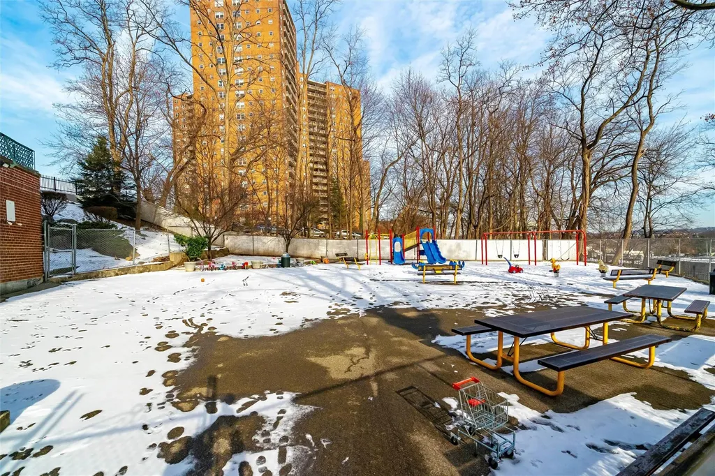 5635 Netherland Avenue Bronx NY 10471