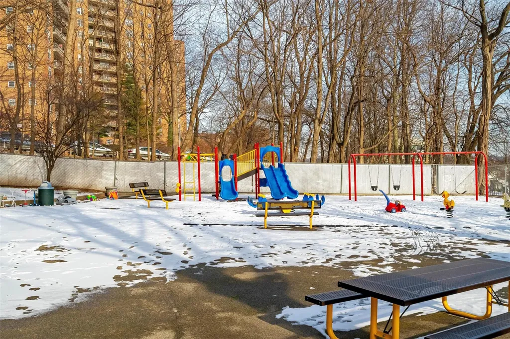 5635 Netherland Avenue Bronx NY 10471