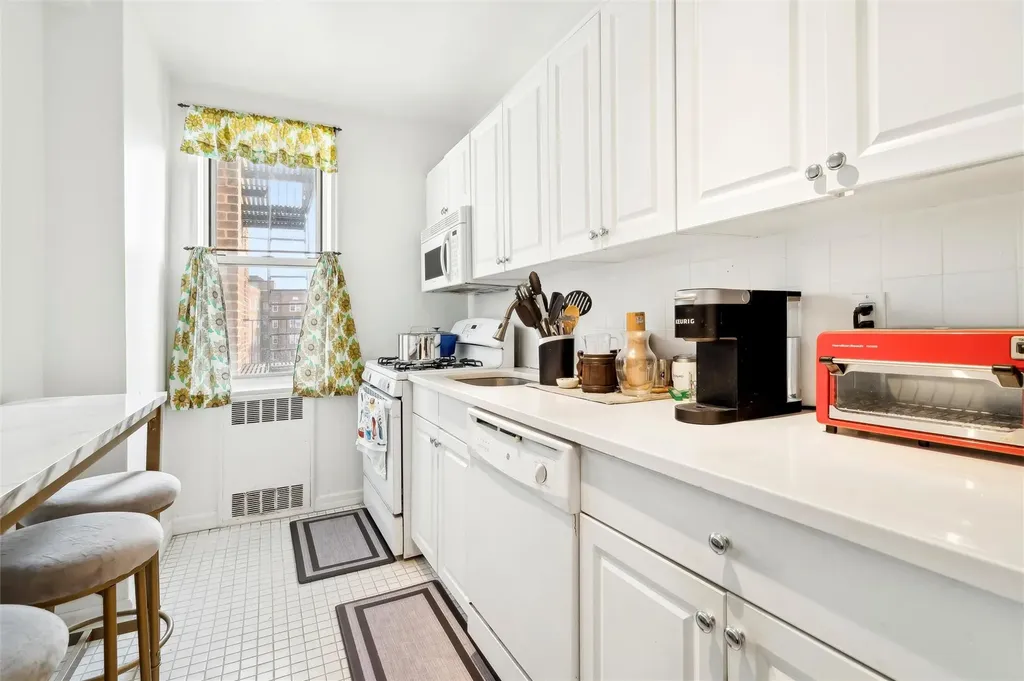 5635 Netherland Avenue Bronx NY 10471