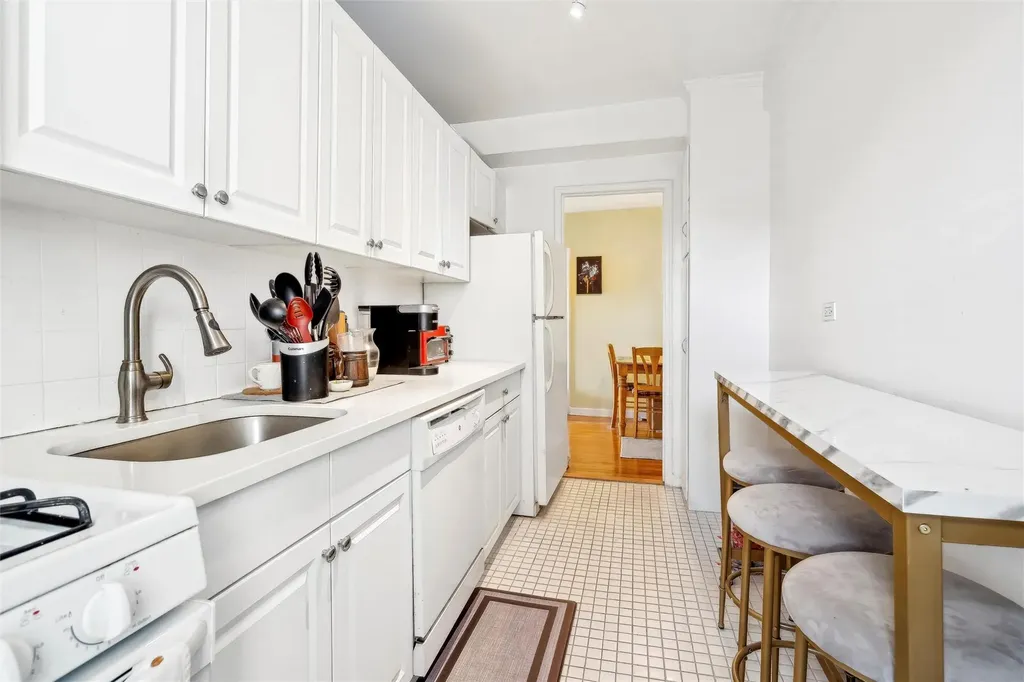 5635 Netherland Avenue Bronx NY 10471