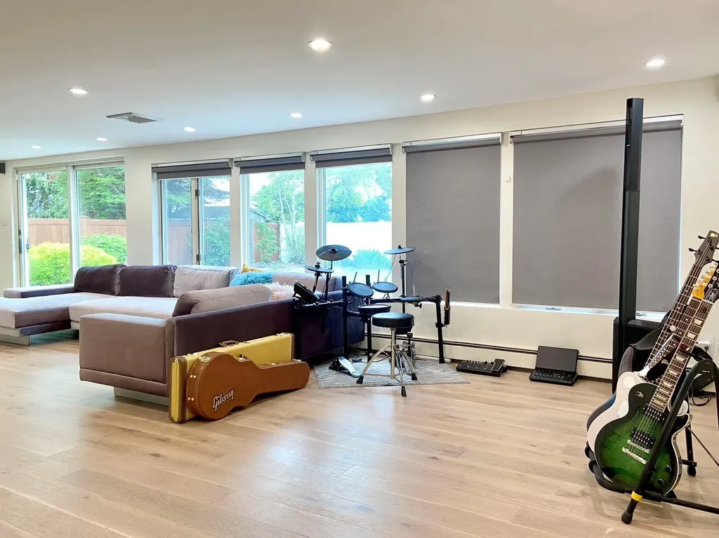 24 Irene Lane E Plainview NY 11803