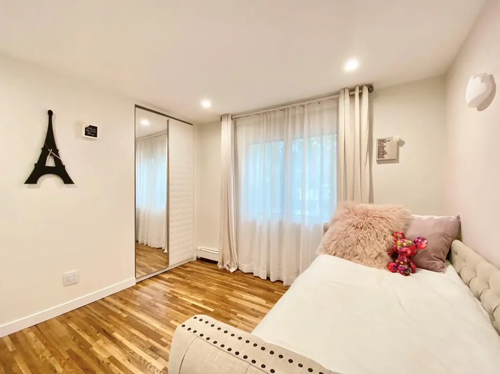 24 Irene Lane E Plainview NY 11803