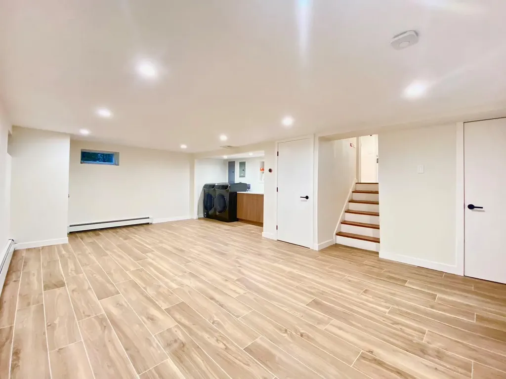 24 Irene Lane E Plainview NY 11803