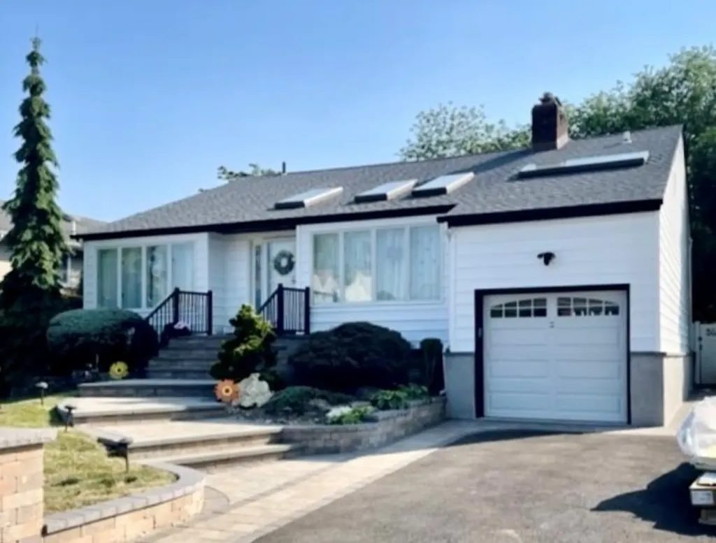 24 Irene Lane E Plainview NY 11803