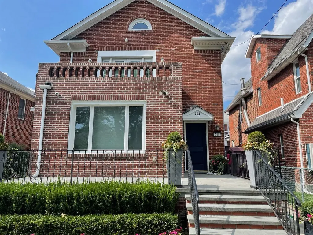 754 Caffrey Avenue Far Rockaway NY 11691