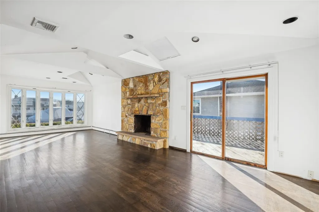 3402 Elliott Boulevard Oceanside NY 11572