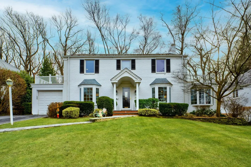 54 Castle Ridge Road Manhasset NY 11030