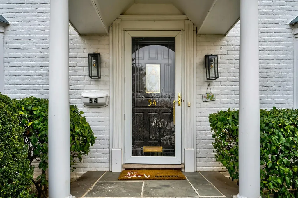 54 Castle Ridge Road Manhasset NY 11030
