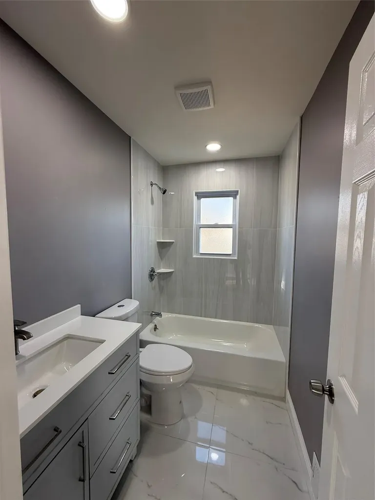 19 E Walnut Street Central Islip NY 11722